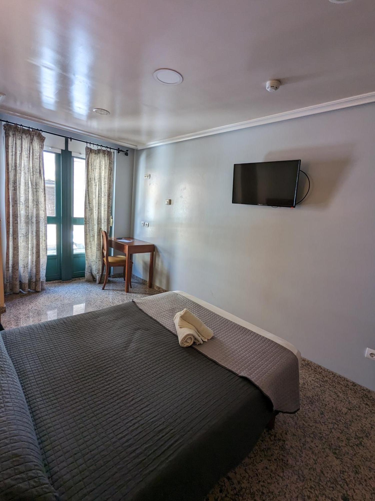 H. O Lar Hotel O Barco de Valdeorras Buitenkant foto